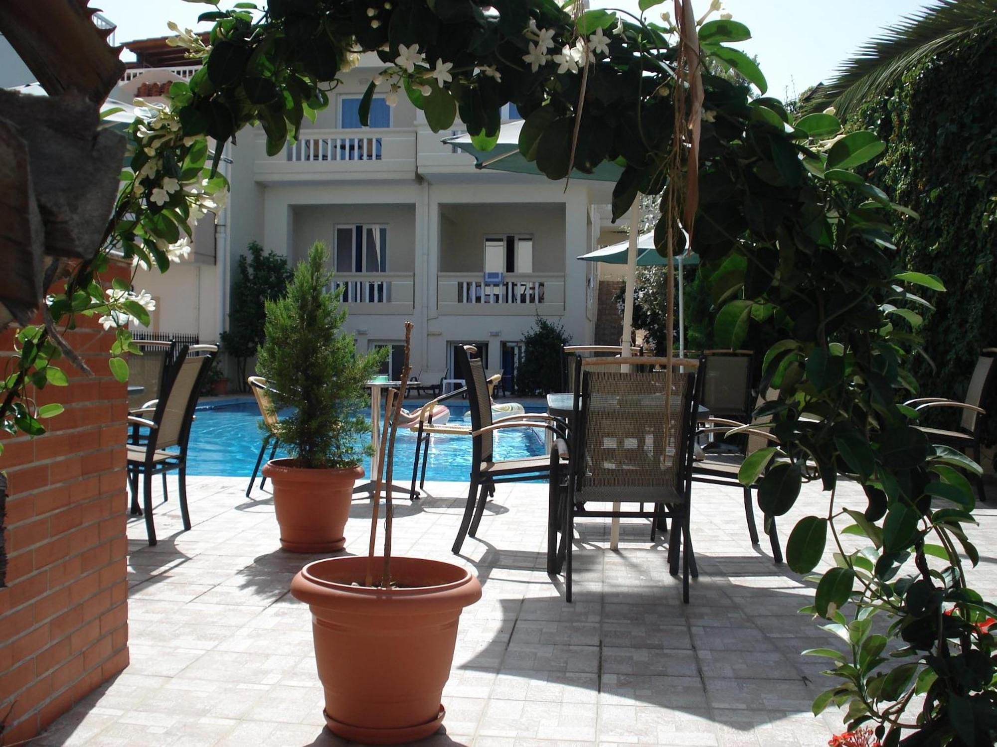 Akatos Hotel Agia Marina  Luaran gambar