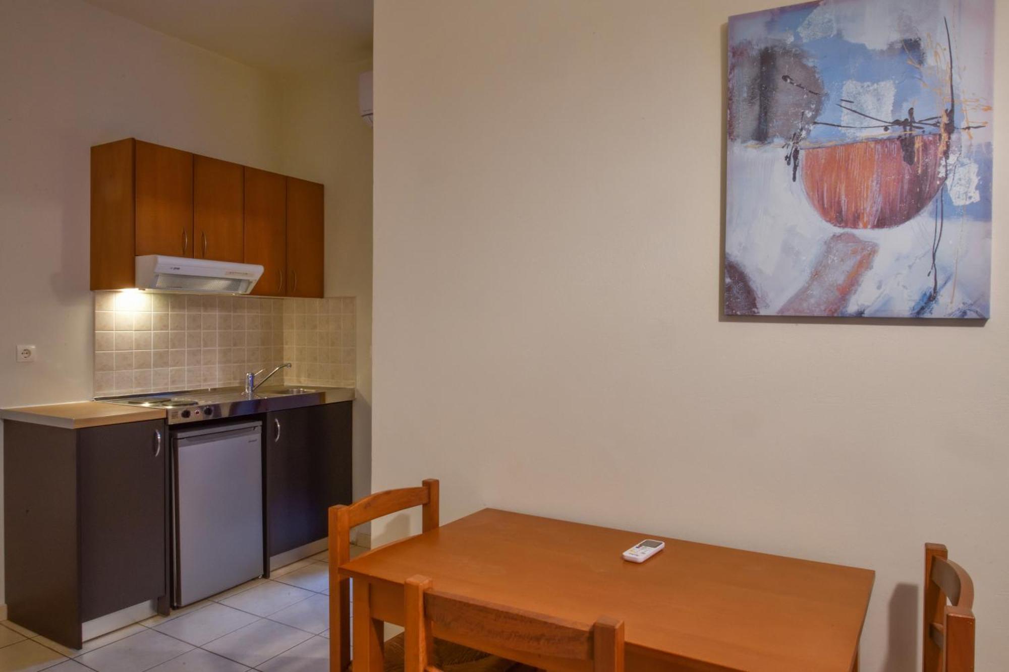 Akatos Hotel Agia Marina  Luaran gambar