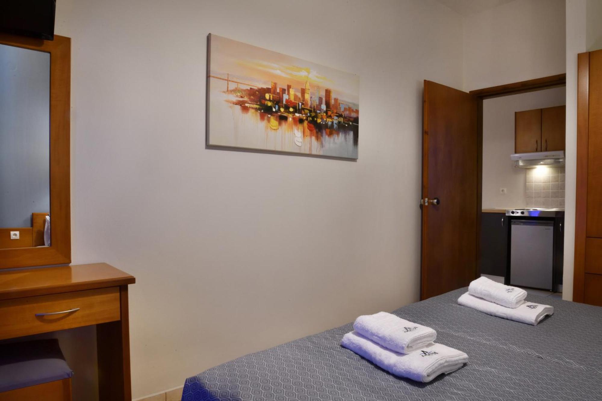 Akatos Hotel Agia Marina  Luaran gambar