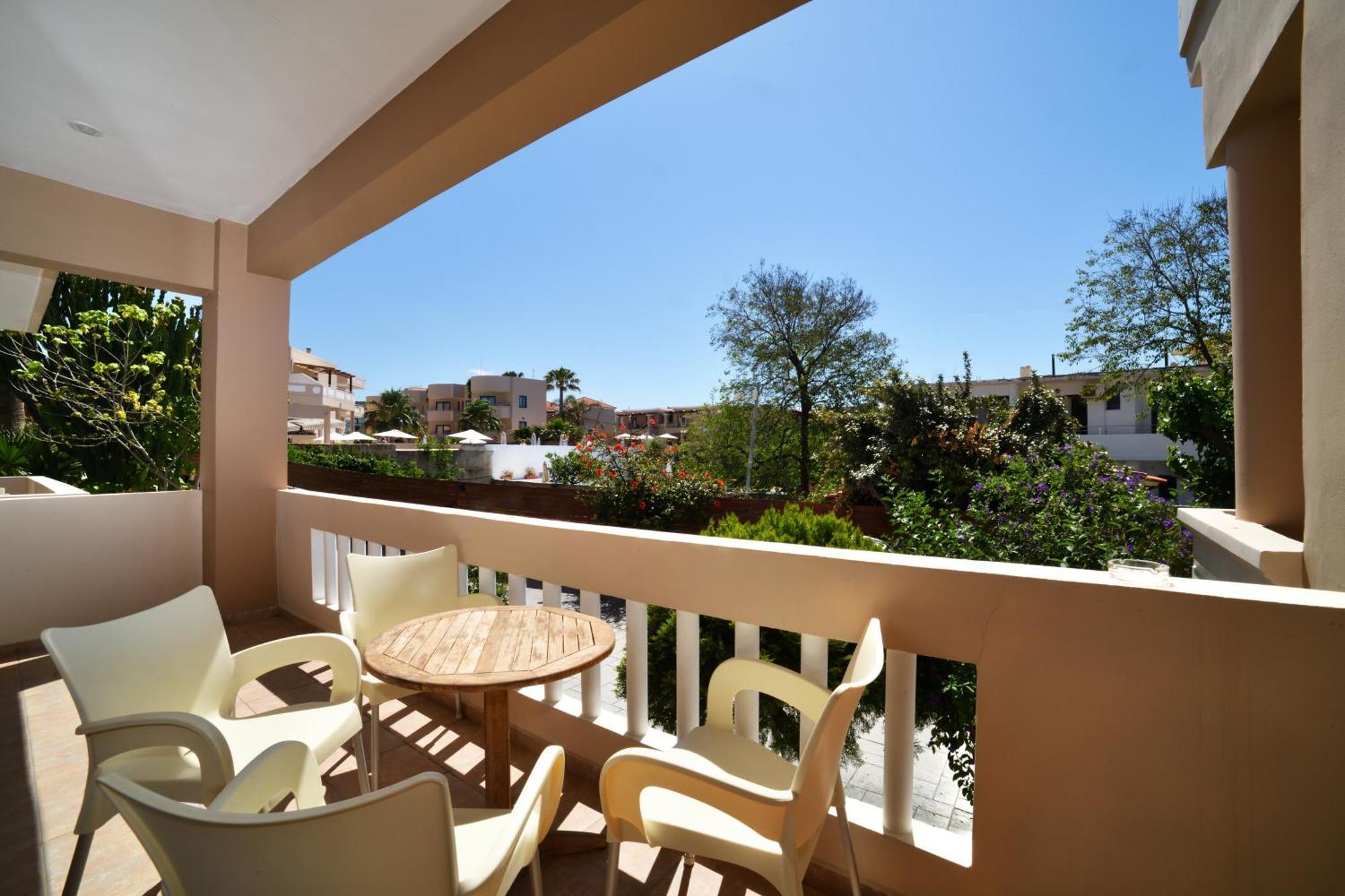 Akatos Hotel Agia Marina  Luaran gambar