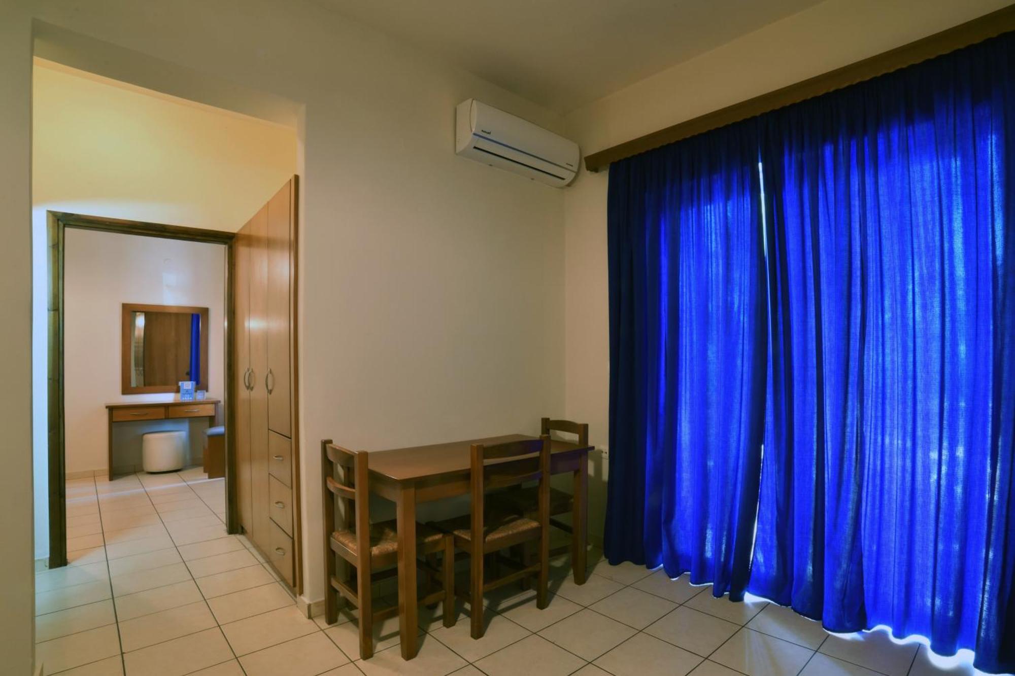 Akatos Hotel Agia Marina  Luaran gambar