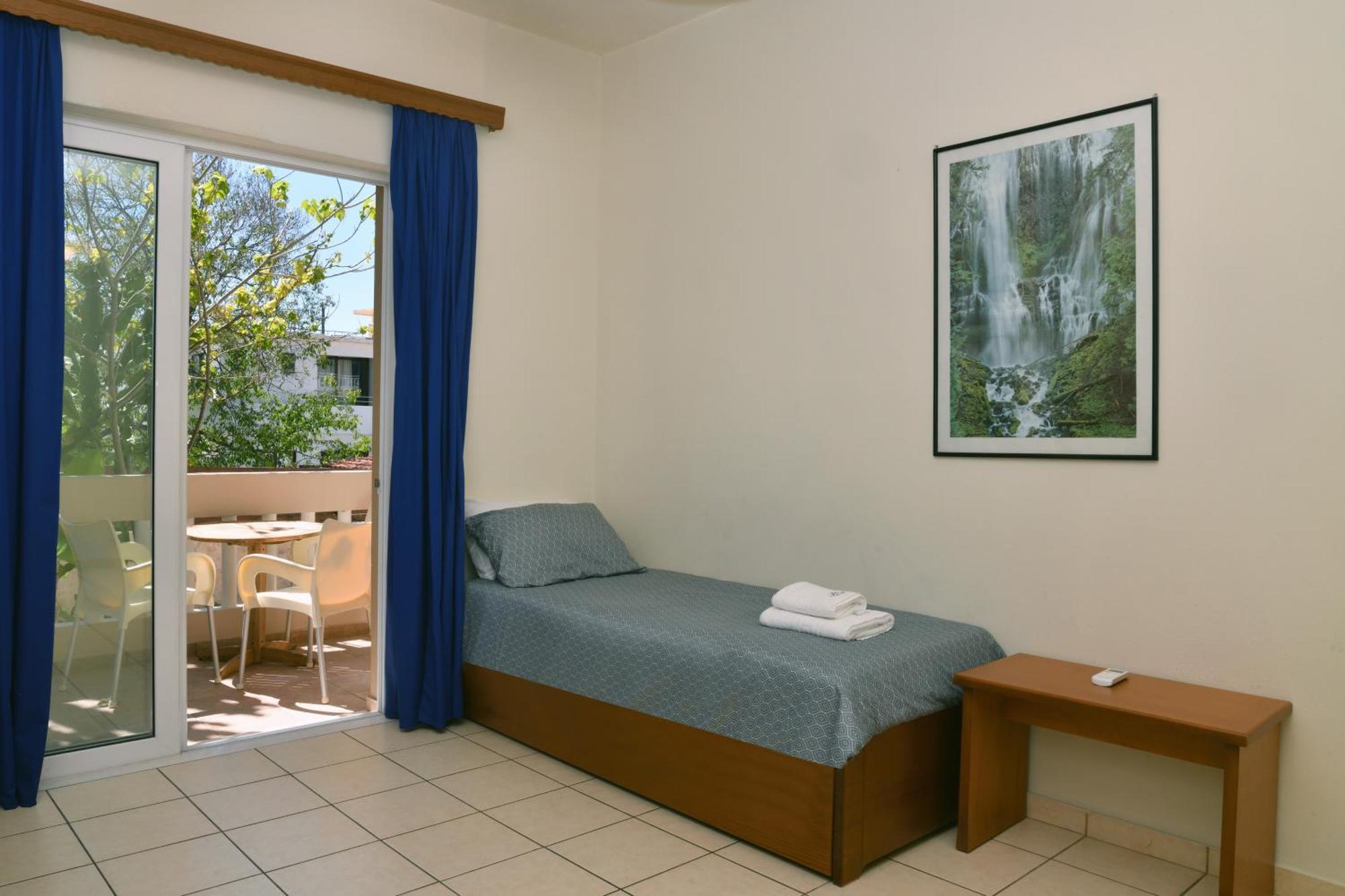 Akatos Hotel Agia Marina  Luaran gambar