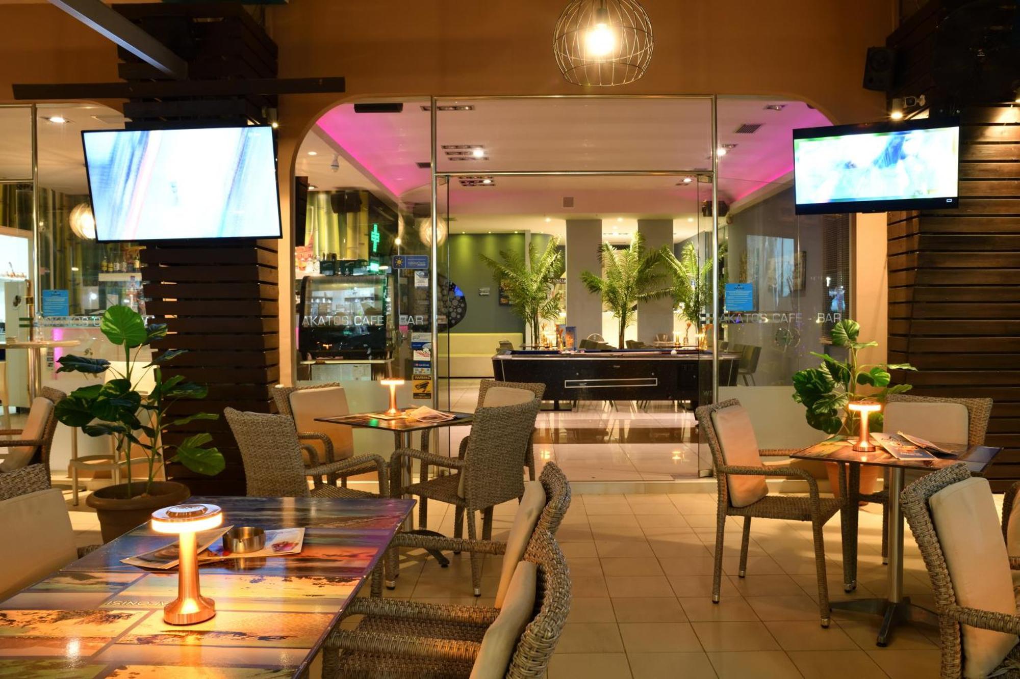 Akatos Hotel Agia Marina  Luaran gambar