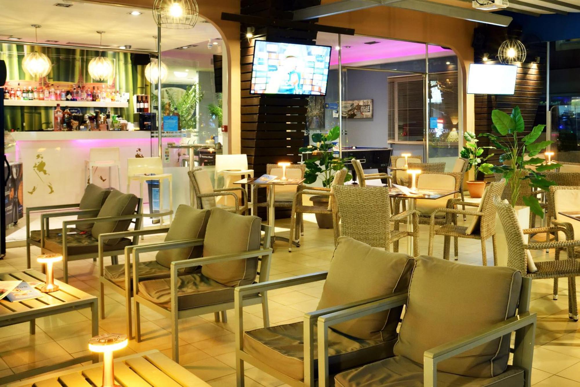 Akatos Hotel Agia Marina  Luaran gambar