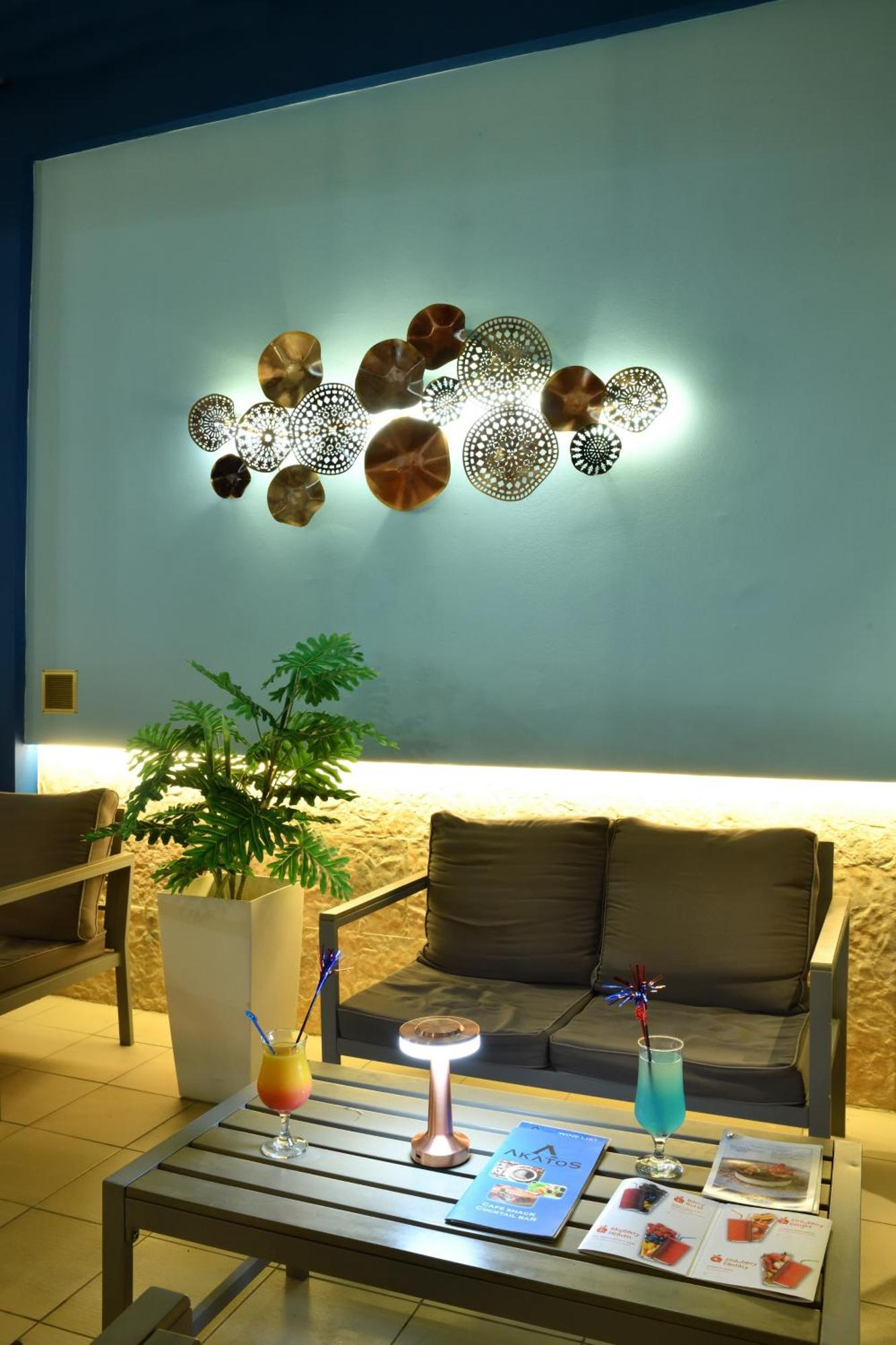 Akatos Hotel Agia Marina  Luaran gambar