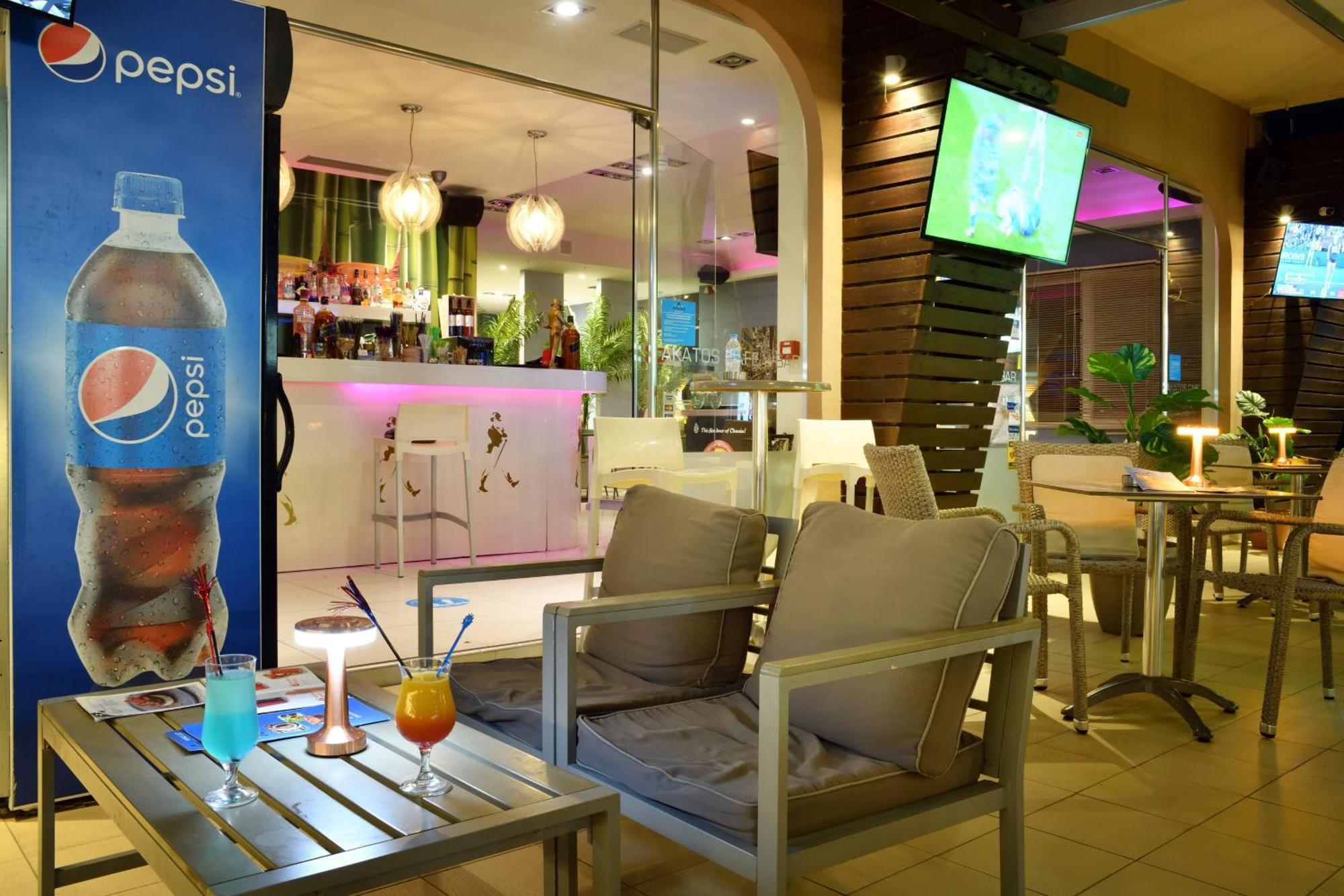 Akatos Hotel Agia Marina  Luaran gambar