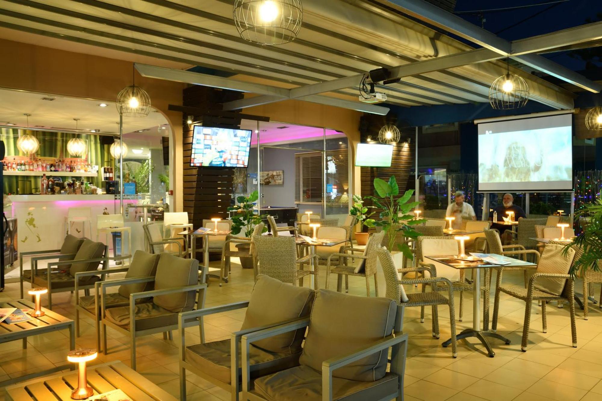 Akatos Hotel Agia Marina  Luaran gambar